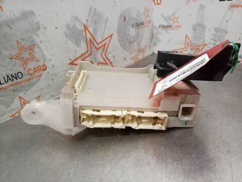 Foto 2ª: Caja Reles Fusibles Toyota Auris HYBRID ACTIVE 99CV 73KW [2ZR] (2010)