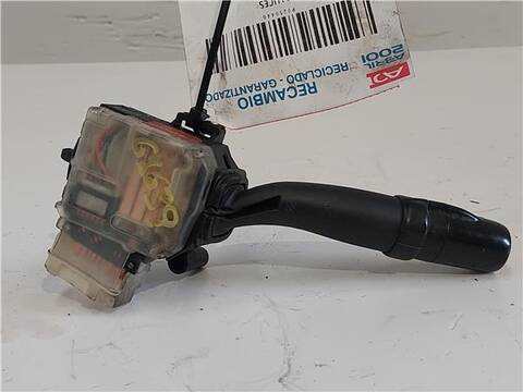 Foto 2ª: Mando Multifuncion Toyota Avensis 2.0 D4-D EXECUTIVE BERLINA 5-PTAS.) 116CV 85KW [1CD-FTV] (2004)