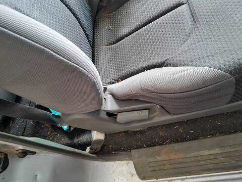 Foto 2ª: Asiento Delantero Derecho Mitsubishi Montero 3.2 DI-D GLS 3-PTAS.) 160CV 118KW [4M41] (2003)