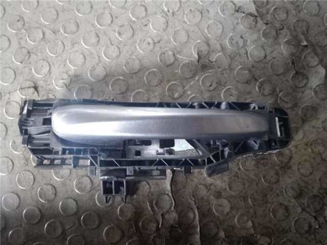 Maneta Exterior Delantera Derecha Mercedes Clase C 160 2.1 C 220 D (205.304) [2.1 LTR. - 125 KW CDI CAT]