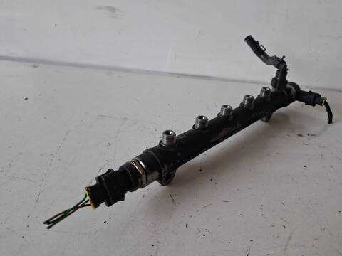 Foto 3ª: Rampa Inyectora Kia Carens D4EAW (2008)