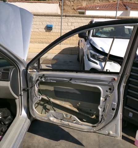 Foto 2ª: Puerta Delantera Derecha Kia Cerato 2.0 CRDI 2004-2009 [D4EA] (2005)