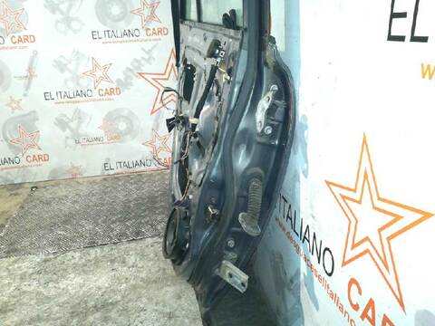 Foto 4ª: Puerta Trasera Izquierda Toyota Avensis 2.0 D4-D EXECUTIVE SEDAN 4-PTAS) BERLINA 116CV 85KW [1CDFTV] (2003)