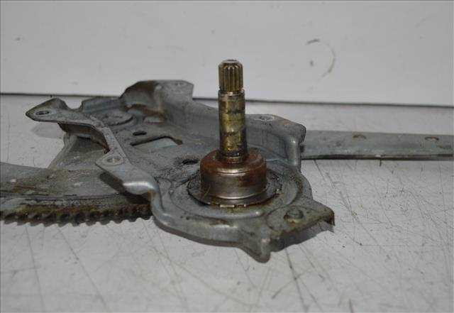 Foto 3ª: Elevalunas Manual Trasero Derecho Nissan Almera 2.2 DCI 2000-2007 [YD22] (2000)