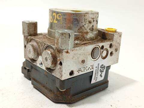 Foto 2ª: Abs Toyota Hilux 2.4 D GUN112_ GUN122_ GUN135_ GUN120_) 150CV 110KW [2GD-FTV] (2019)