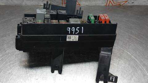 Foto 4ª: Caja Reles Fusibles Mercedes Clase R 280 R 350 CDI 4-MATIC 251.022) 224CV 165KW [OM642950] (2006)