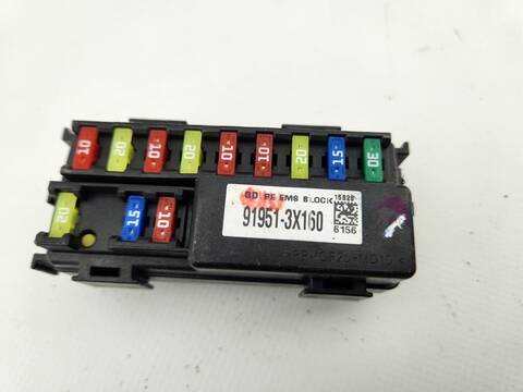 Foto 2ª: Caja Reles Fusibles Hyundai i40 STYLE 141CV 104KW [D4FD] (2015)