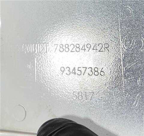 Foto 4ª: Tapa Exterior Combustible Renault Trafic M9R Z7 170CV 125KW FURGON (2023)