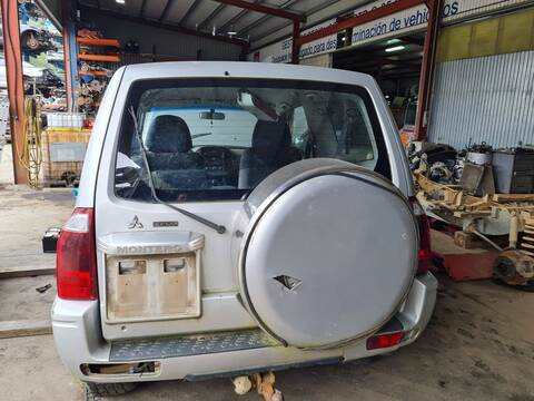 Portón Mitsubishi Montero 3.2 DI-D GLS 3-PTAS.) 160CV 118KW