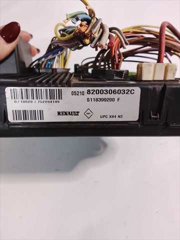 Foto 2ª: Caja Reles Fusibles Renault Megane 1.5 D [D/K9K F7] (2005)