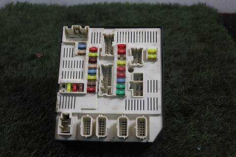 Foto 3ª: Caja Reles Fusibles Renault Megane K9K832 BERLINA III BERLINA 5P (2010)