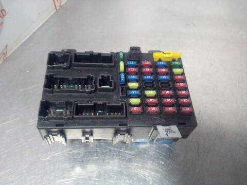 Foto 4ª: Caja Reles Fusibles Hyundai Getz 1.5 CRDI 82CV 60KW [D3EA] (2005)