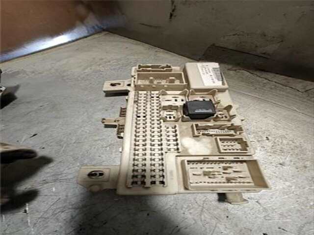 Foto 2ª: Caja Reles Fusibles Ford Focus 1.8 AMBIENTE (D) [1.8 LTR. - 85 KW TDCI TURBODIESEL CAT] [KKDA]