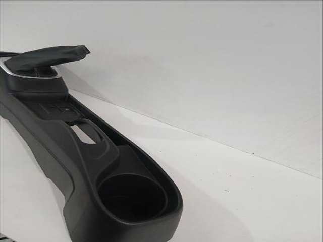 Foto 2ª: Consola Central Toyota Yaris ACTIVE 112CV [2NRFKE] (2017)