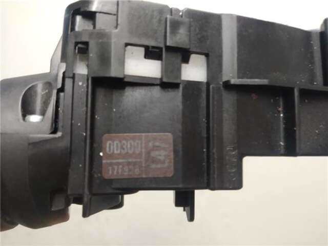 Foto 3ª: Mando Multifuncion Toyota Yaris 1.5 ACTIVE [1.5 LTR. - 82 KW 16V CAT] [3S-FC]