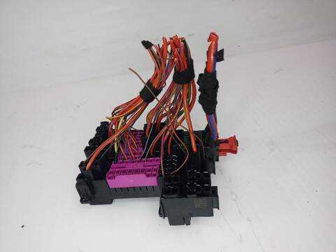 Foto 3ª: Caja Reles Fusibles Seat Arona XPERIENCE PLUS 110CV [DLAA] (2017)