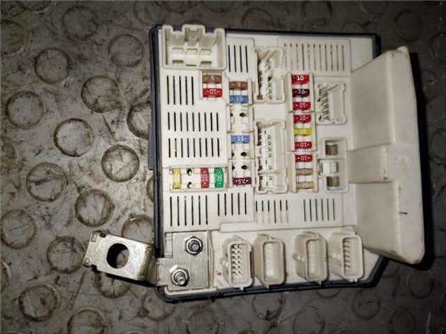 Caja Reles Fusibles Renault Scenic 1.5 AUTHENTIQUE [1.5 LTR. - 78 KW DCI DIESEL] (JM)(2003-_)