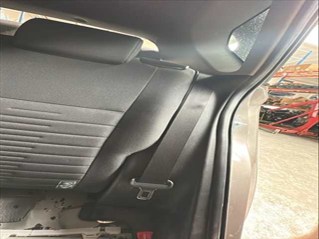 Foto 2ª: Cinturón Trasero Izquierdo Toyota Auris 1.8 GASOLINA HIBRIDO [2ZR] (2015)