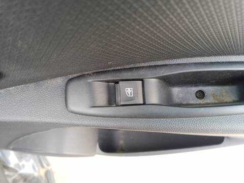 Foto 3ª: Botonera Elevalunas Renault Clio ZEN 118CV 87KW [H5F F4] (2017)