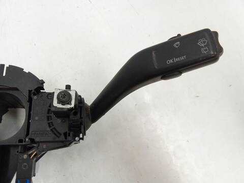 Foto 3ª: Mando Multifuncion Volkswagen Golf 2.0 TDI 16V 140CV 103KW [BKD,CBDB,CFHC] (2004)
