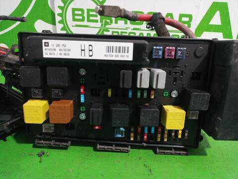 Foto 3ª: Caja Reles Fusibles Opel Zafira COSMO 120CV [Z19DT] (2005)