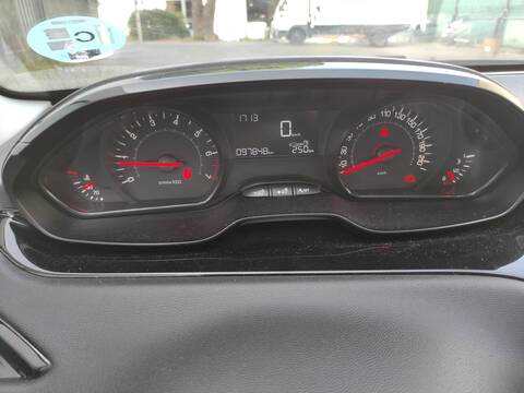 Cuadro de Instrumentos Peugeot 208 ZM01