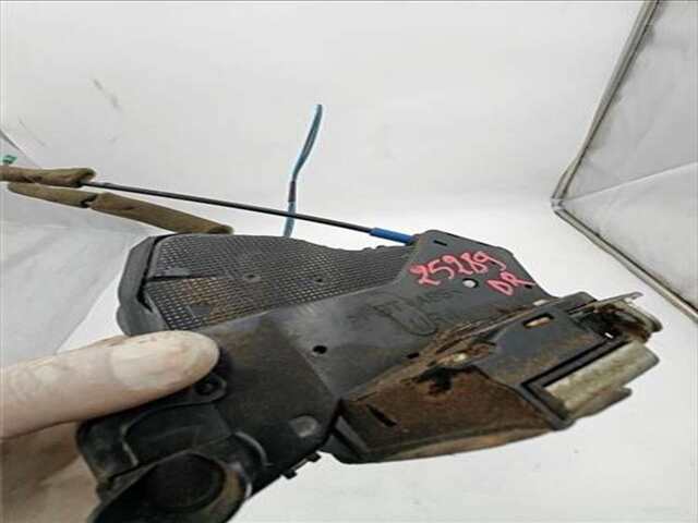 Foto 3ª: Cerradura Puerta Delantera Derecha Toyota Corolla 2.2 D-4D SPORT [2.2 LTR. - 130 KW D-CAT] [2AD-FHV]