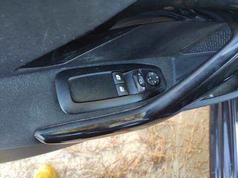 Botonera Elevalunas Peugeot 208 HM01