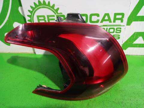 Foto 2ª: Piloto Trasero Izquierdo Peugeot 2008 ALLURE 110CV (2013)