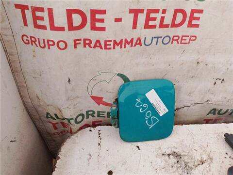 Tapa Exterior Combustible Toyota Hiace 2.4