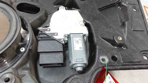 Foto 4ª: Elevalunas Manual Trasero Izquierdo Volkswagen Golf ADVANCE 140CV 103KW [CFFB] (2010)