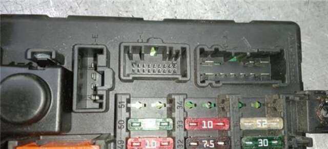 Foto 3ª: Caja Reles Fusibles Bmw Z4 2.5 24V [256S5]