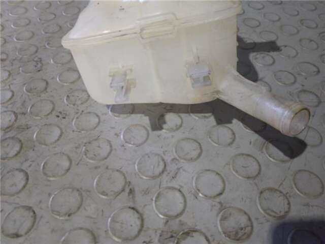 Foto 3ª: Deposito Expansion Renault Megane 1.5 AUTHENTIQUE [1.5 LTR. - 63 KW DCI DIESEL CAT] III BERLINA 5P (2008-_)