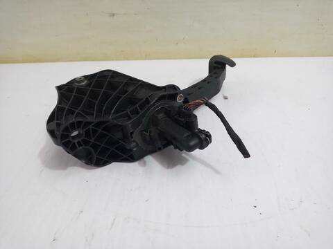 Foto 3ª: Pedal Embrague Volkswagen Passat INDIVIDUAL 140CV (2005)