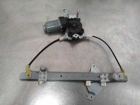 Foto 3ª: Elevalunas Manual Trasero Izquierdo Nissan Qashqai TEKNA PREMIUM 131CV 96KW [R9MA405] (2012)