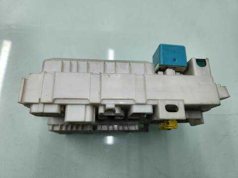 Foto 2ª: Caja Reles Fusibles Toyota Hilux CABINA DOBLE VX 4X4 171CV 126KW [1KD] (2014)