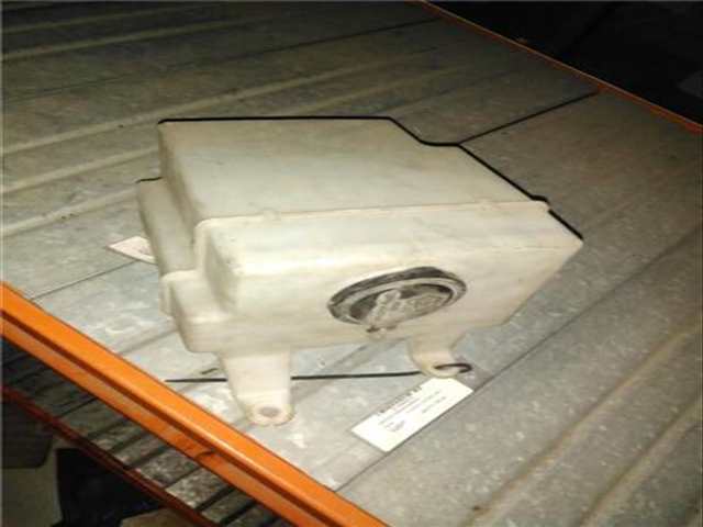 Deposito Limpiaparabrisas Toyota Hilux 2.5