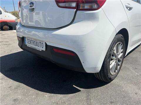 Foto 2ª: Paragolpes Trasero Kia Rio 1.25 84CV 62KW [G4LA] (2020)