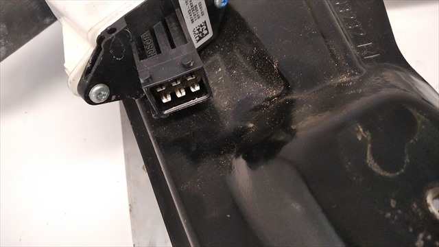 Foto 3ª: Elevalunas Eléctrico Delantero Derecho Opel Astra 1.9 DIESEL [Z19DTH] (2008)
