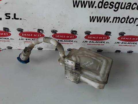 Foto 2ª: Deposito Limpiaparabrisas Volkswagen Caddy LIFE 1.9 TDI BSU) 75CV (2010)