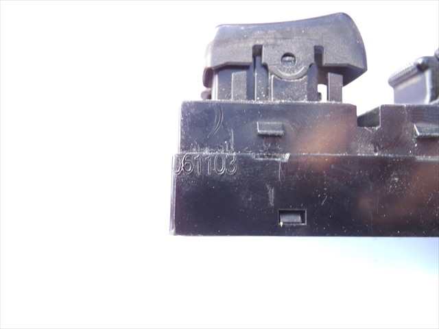 Foto 3ª: Botonera Elevalunas Kia Sportage 2.0 CRDI 2004-2009 [D4EAF] (2007)