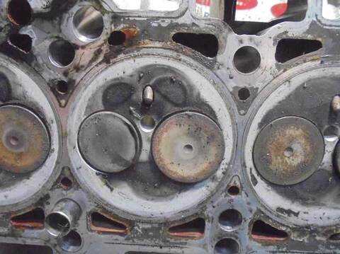 Foto 4ª: Culata Volkswagen Passat COMFORTLINE 115CV 85KW [AJM] (2000)