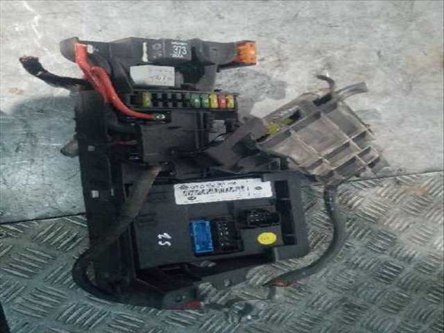 Foto 2ª: Caja Reles Fusibles Audi A8 4.2 QUATTRO 335CV 246KW [BFM] (2003)