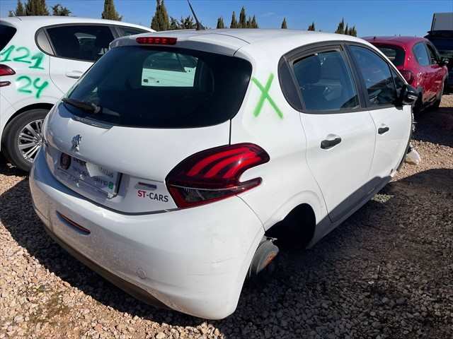 Foto 4ª: Paragolpes Trasero Peugeot 208 1.6 HDI 75cv [9HK] (2016)