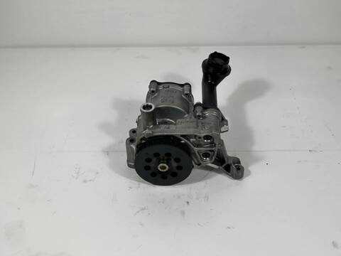 Foto 2ª: Bomba de Aceite Volkswagen Golf 1.6 TDI 105 CV 77KW [CLHA CLH] (2012)