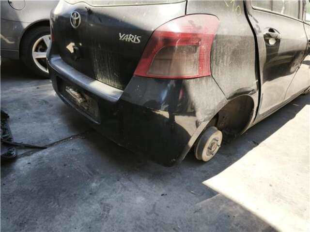 Foto 2ª: Paragolpes Trasero Toyota Yaris 1.4 ROCK IN RIO [1.4 LTR. - 66 KW TURBODIESEL CAT] [D 1ND]
