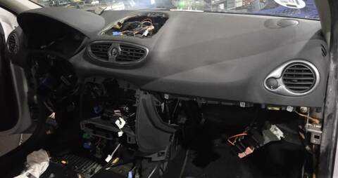 Foto 3ª: Salpicadero Renault Clio EXCEPTION GRANDTOUR 86CV 63KW [K9K766] (2010)