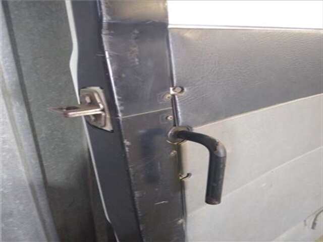 Foto 3ª: Puerta Trasera Izquierda Mercedes 100 D (631.332. 631.342) [OM 616.963]