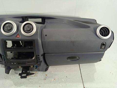 Foto 3ª: Salpicadero Peugeot 1007 1.4 HDI 68CV 50KW (2005)