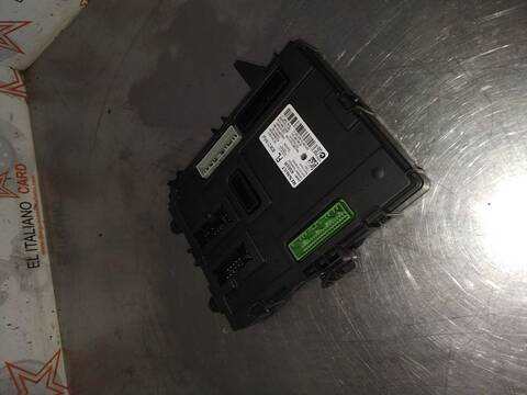 Foto 3ª: Caja Reles Fusibles Renault Megane ZEN BERLINA 110CV 81KW IV BERLINA 5P [K9K G6] (2017)